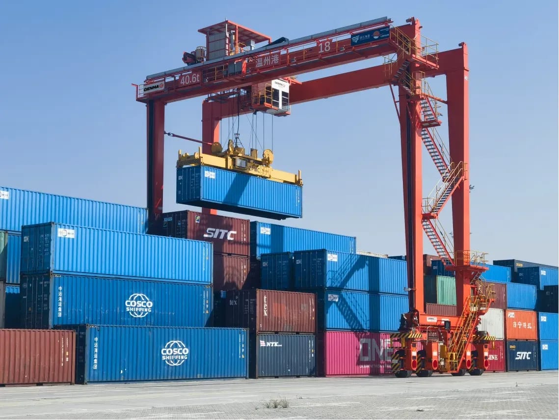 Cẩu bánh lốp RTG (Rubber Tyred Gantry Crane) 2